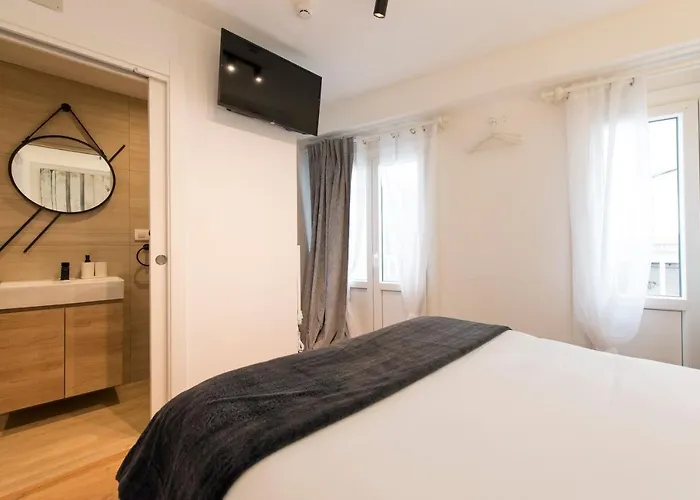 Konukevi A Falua Puentedeume