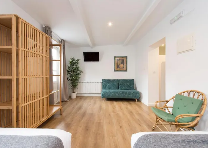 Konukevi A Falua Puentedeume